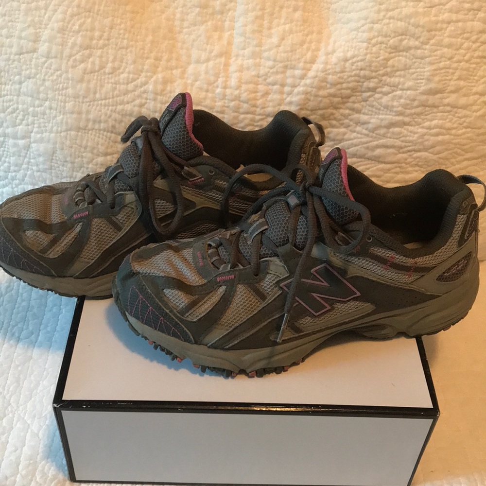 New Balance 411 all terrain gray tennis shoes
